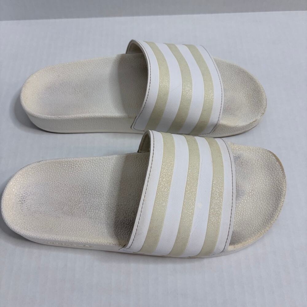 Adidas Women's Adilette Slides Size 7 Off White Shower Sandals Striped GX0036 - Picture 3 of 8